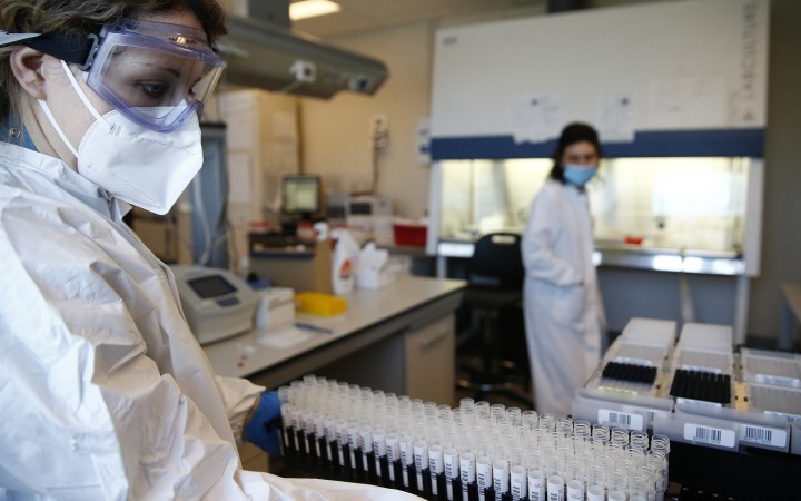 V Česku už dominuje delta, objavili ho v 80 percentách vzoriek