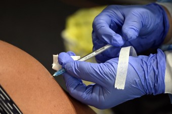 Dal som sa zaštepiť mRNA experimentom. A mám do toho zatiahnuť iných?   