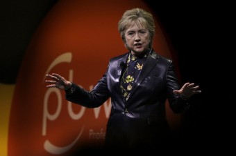 Clintonová predstavila svoje nové politické hnutie Onward Together