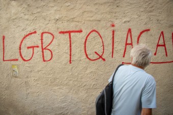 V centre Bratislavy posprejovali kostoly a kláštor LGBTI heslami (+ foto)