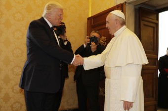 Cez médiá boli k sebe ostrí. Teraz sa stretli naživo 