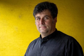 Na Slovensku si často mylne myslíme, že všetko vyriešime modlitbou