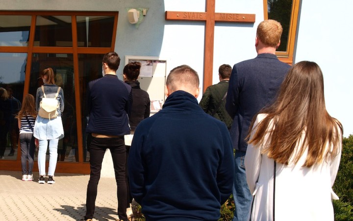 Chaos, nespokojnosť, rozdelenie. Kňazi sa sťažujú na nové opatrenia pre omše