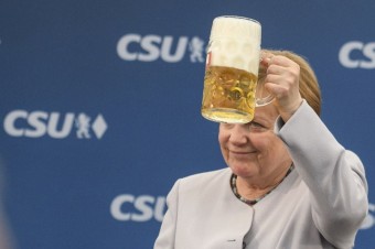 Merkelovej atak na Trumpa je len póza, v hlavných veciach sa zhodujú