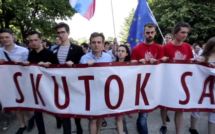 Ako vyzeral pochod proti korupcii zblízka (video)