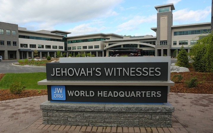Útoky, zatýkanie či podpálené domy. Rusko rozbehlo prenasledovanie jehovistov