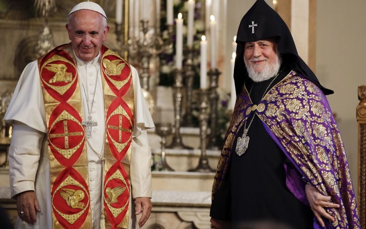 Arménsky katolikos Karekin II. jubiluje, v krajine privítal už dvoch pápežov
