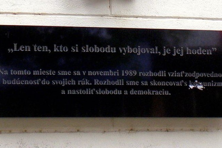Obete komunizmu spôsobili zločinci, uchovajme v pamäti