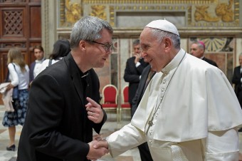František úmyselne neponúka len čierno-biele odpovede, nerobil to ani Ježiš