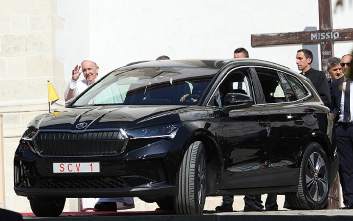 ŠKODA prišla s unikátnou platformou: Pápežovi môžete poslať svoj osobný odkaz