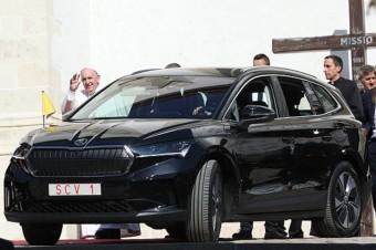 ŠKODA prišla s unikátnou platformou: Pápežovi môžete poslať svoj osobný odkaz