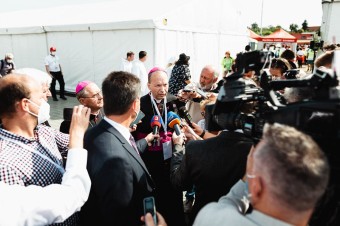 Beriem ho ako jedného z biskupov, povedal Bober o prítomnosti Bezáka