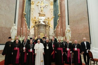 K čomu František zaviazal Róberta Bezáka aj slovenských biskupov