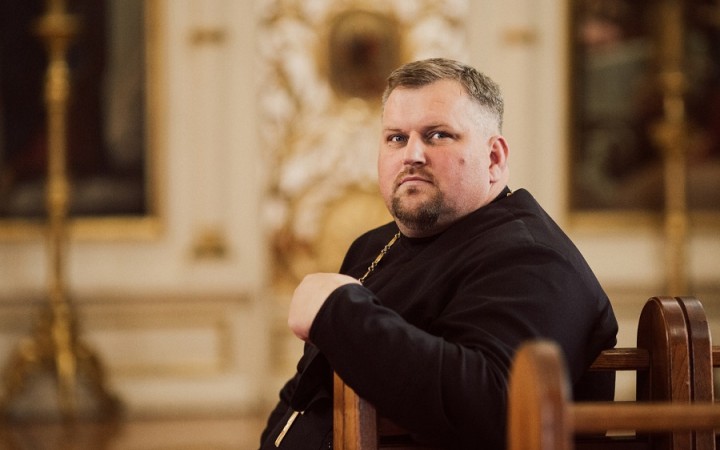 Stojím si za svojím. Do kina chodíme načas, a liturgia je predsa niečo viac