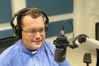 Druhé katolícke rádio spúšťa po troch rokoch online vysielania aj prvé vysielače