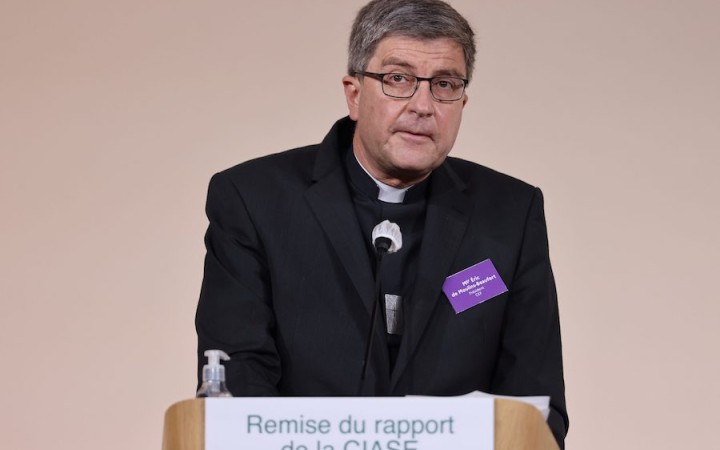 Francúzsky biskup sa ospravedlnil za výrok, že spovedné tajomstvo je nad zákonom