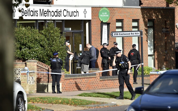 Britského konzervatívneho poslanca pobodali počas stretnutia s voličmi v kostole