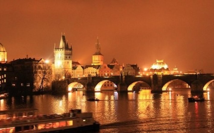 Silvestrujúca Praha stíchla, privítala komunitu Taizé