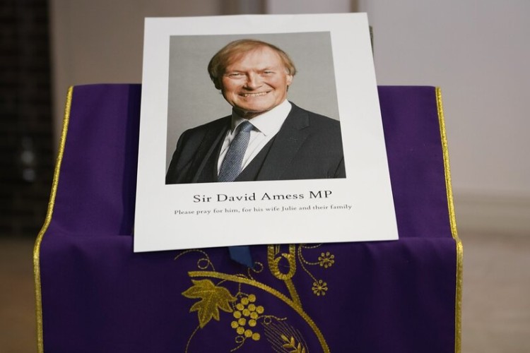 Kým bol David Amess, zavraždený britský poslanec