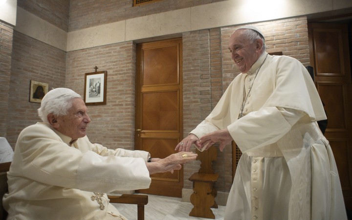 Emeritný pápež Benedikt XVI. dúfa, že čoskoro uvidí priateľov v posmrtnom živote