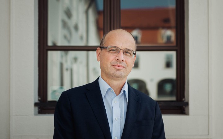 Kotlebovci mi hovoria, že po očkovaní umriem. Ich nezmysly ma ako lekára urážajú