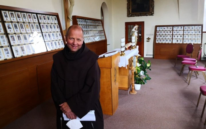 Františkán zhromaždil 471 relikvií. Nepovažuje to za zbierku ani za mágiu