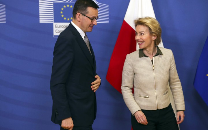 EÚ pri Poľsku úplne neprimerane tlačí na pílu