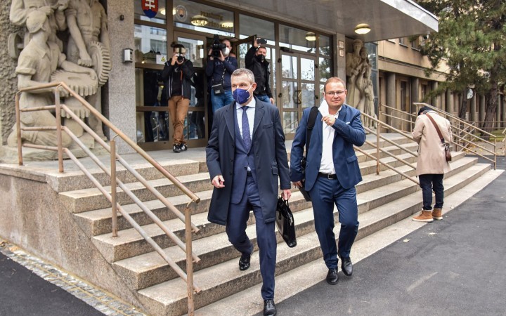 Expremiér a líder Hlasu Peter Pellegrini vypovedal na polícii