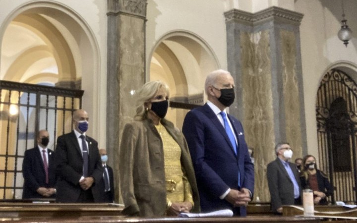 Biskupi idú riešiť dokument, ktorý polarizuje. Bidenovci sa ho báť nemusia