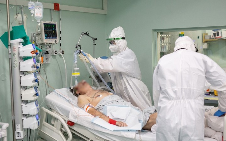Nemocnice v Prešovskom kraji majú už iba 2 voľné lôžka s napojením na ventiláciu