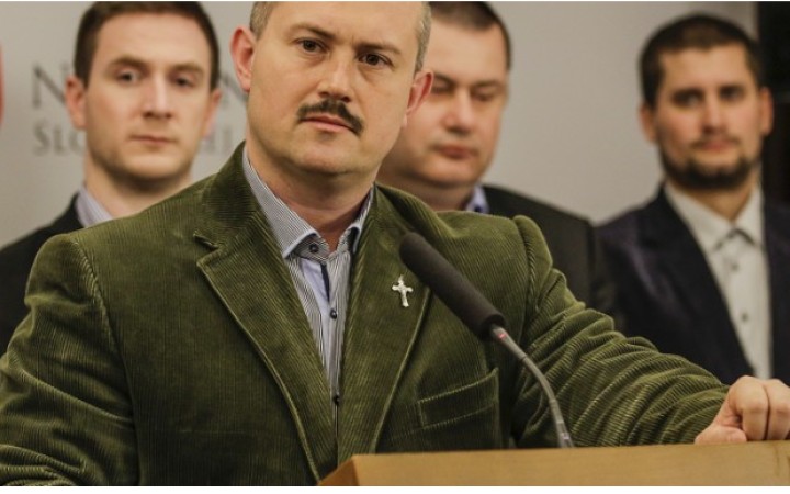 Koľko ťaží Kotleba z kostolných veriacich