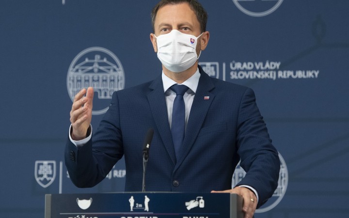 Na tri týždne sa sprísni režim pre neočkovaných, vláda rozhodne vo štvrtok