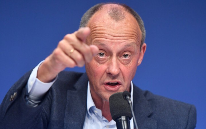 Merkelová odchádza a CDU sa chystá prebrať jej niekdajší nepriateľ