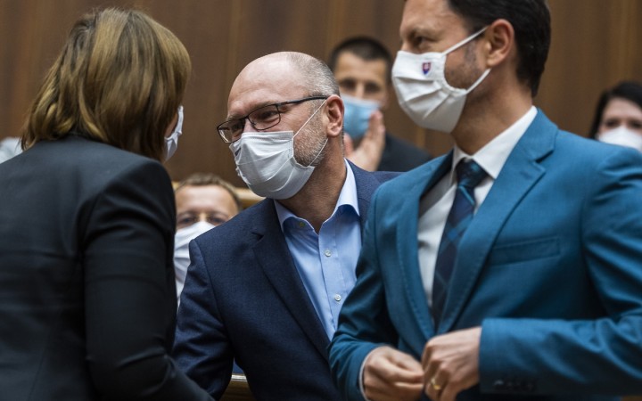 Trvať bude dva týždne, školy ostanú otvorené, v práci bude povinný OTP režim