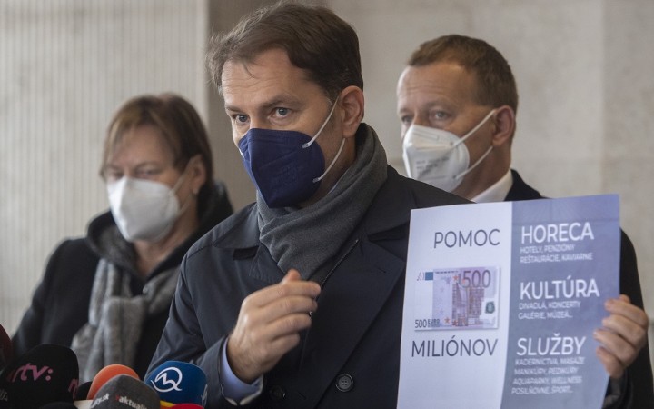 Matovič chce motivovať seniorov. Navrhuje 500-eurovú poukážku