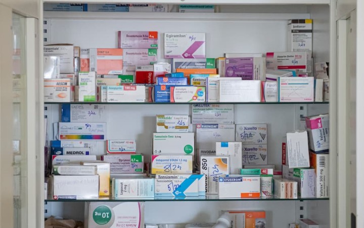 Pomáhajú liečiť covid a vyhnúť sa nemocnici, pandémiu však nevyriešia