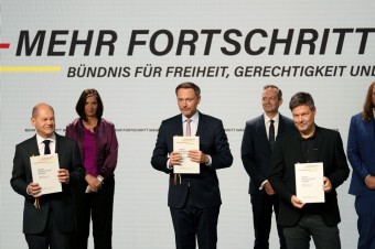 Sociálni demokrati, FDP a Zelení podpísali koaličnú zmluvu