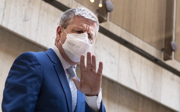 Návštevy blízkych cez Vianoce nebudú povolené, vraví Lengvarský