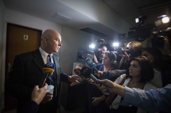 Súd posiela dvoch bývalých ministrov SNS do väzenia
