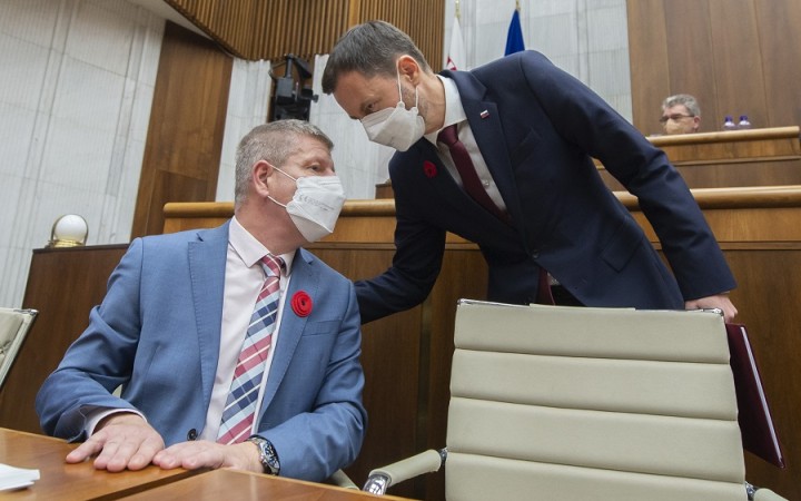 Aj napriek odporu Sme rodina, žúp i lekárskych odborov prešla tesne 76 hlasmi