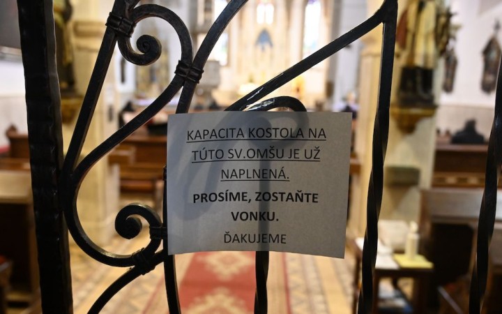 Úrady škrtia kostoly aj kvôli niektorým nezodpovedným kňazom. Padli už aj pokuty