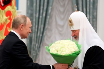 Kým si s Putinom vymieňa komplimenty, pravosláviu hrozí rozkol. Aj jeho vinou
