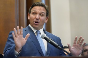 Floridský guvernér Ron DeSantis predstavil zákon proti woke ideológii