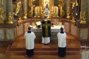 Vatikán reagoval na dubiá vznesené k obmedzeniam predkoncilovej liturgie