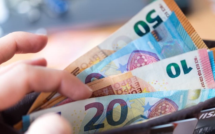 Európska centrálna banka by ho mohla zastaviť, ale zatiaľ to nerobí