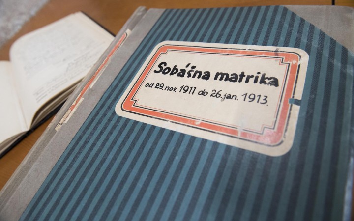 Rodinné dedičstvo po otcovi či nová identita pod ochranou manžela?