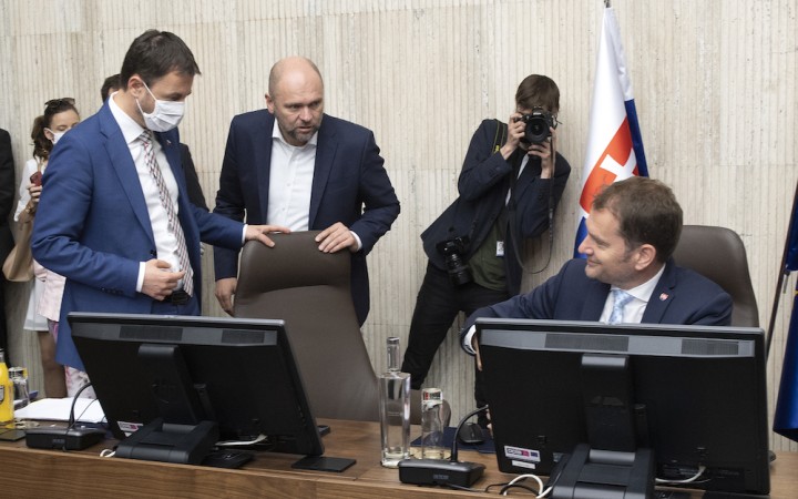 Vzťahy sú pracovné, tvrdí Heger. Sulík vyzýva Sme rodinu, aby zvážila zotrvanie