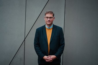 Magnus MacFarlane-Barrow pochádza zo Škótska a časopis Time ho zaradil medzi sto