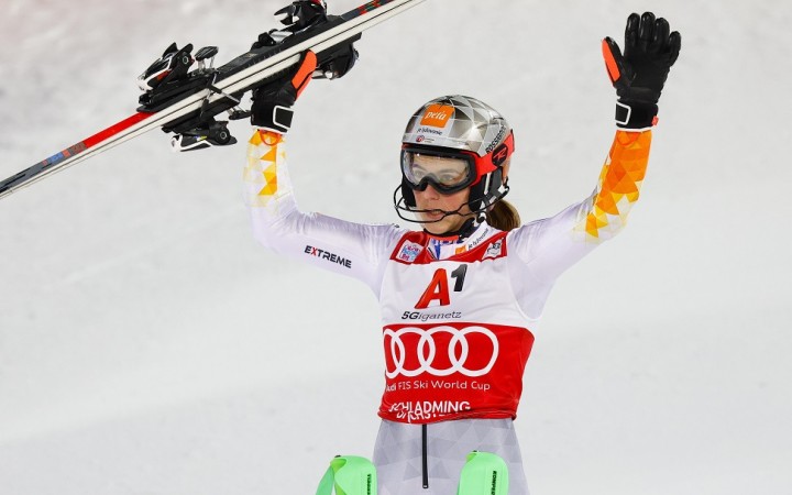 Vlhová získala malý krištáľový glóbus za slalom. V Schladmingu skončila druhá