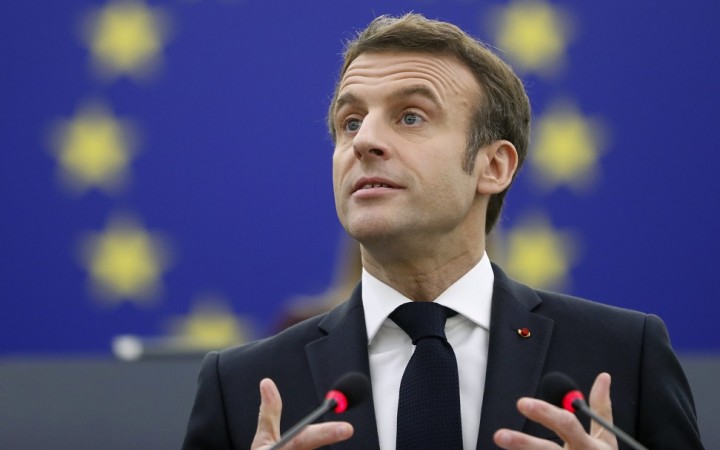 Macron chce, aby bolo právo na potrat pridané do Charty základných práv EÚ